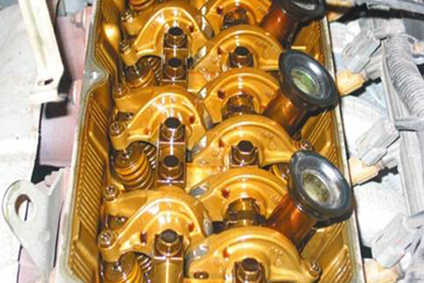 使用有機(jī)氮鉬富勒烯潤滑劑發(fā)動機(jī)對比